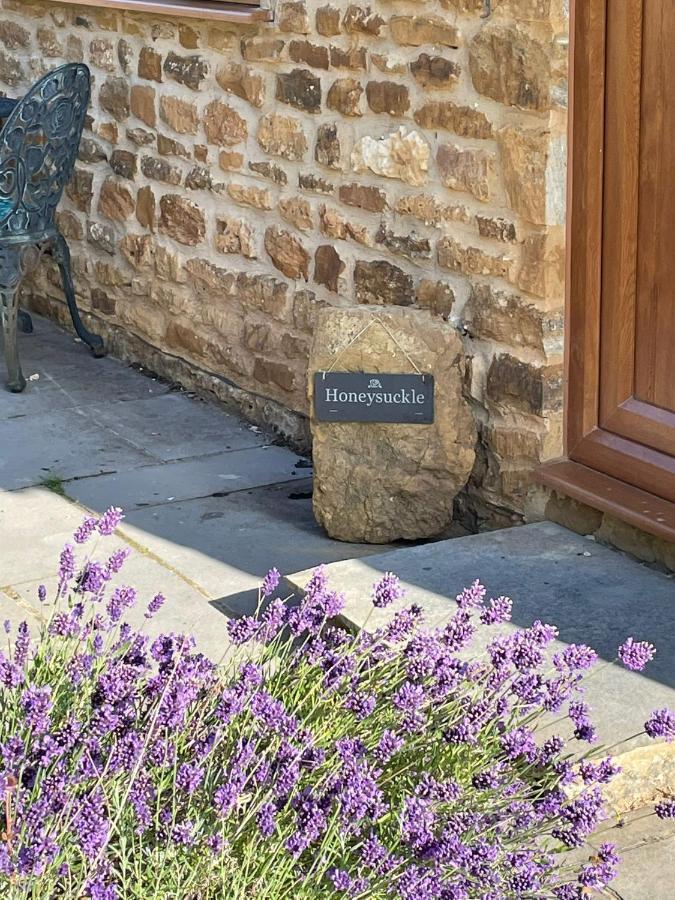 Honeysuckle Cottage - Hillside Holiday Cottages, Cotswolds Warmington Bagian luar foto